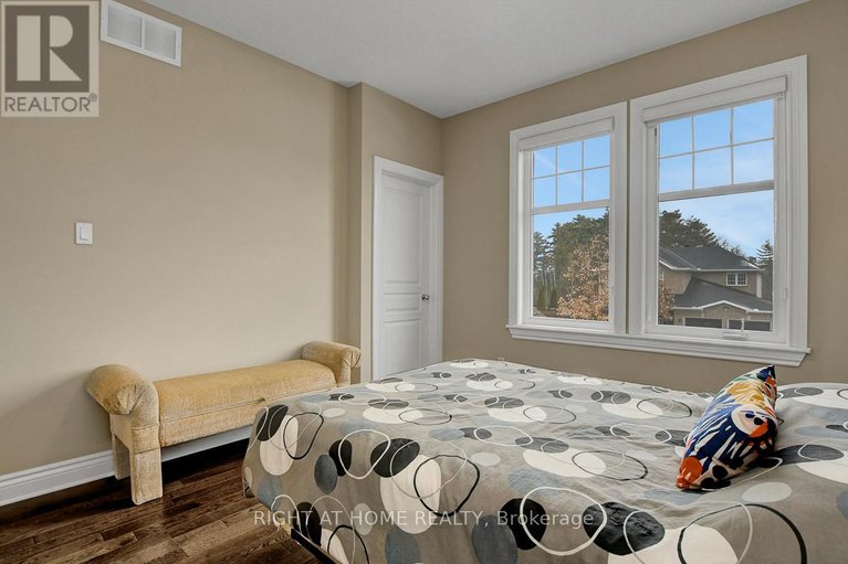 29641405/701-everlasting-crescent/springridgeeast-village/ottawa/ontario/K4A0K2_29