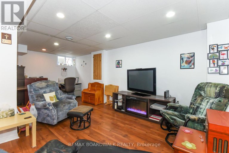 29379772/67-406-valade-crescent/fallingbrookpineridge/ottawa/ontario/K4A2W2_30