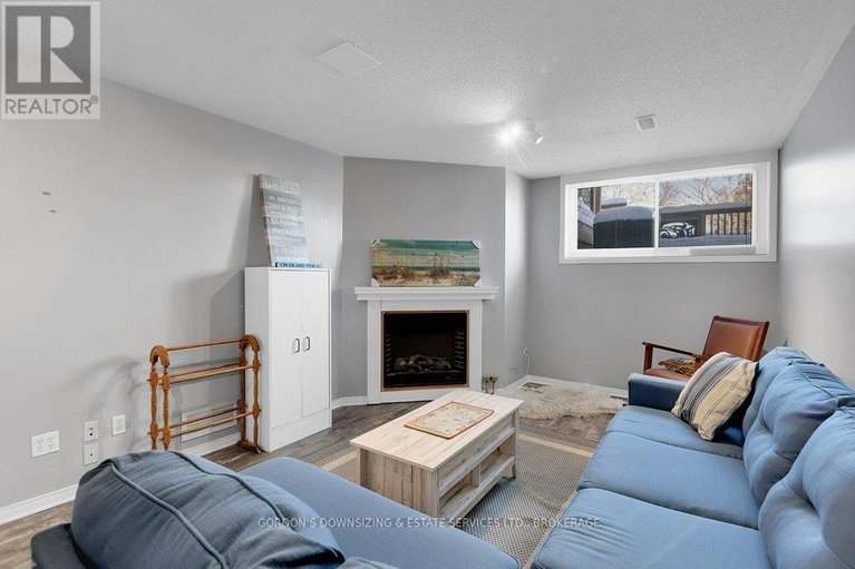 29228348/6370-sablewood-place/chapel-hill/ottawa/ontario/K1C7M3_32