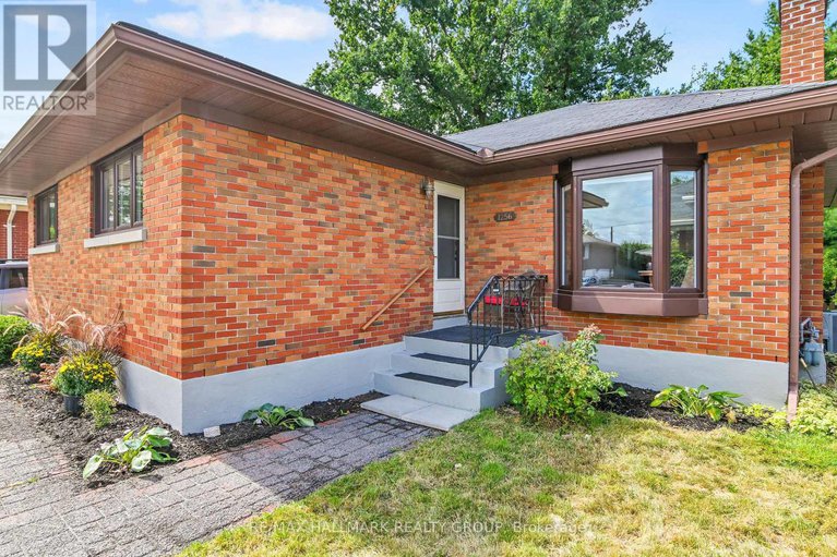 28801055/1256-field-street/bel-air-park/ottawa/ontario/K2C2R2_2