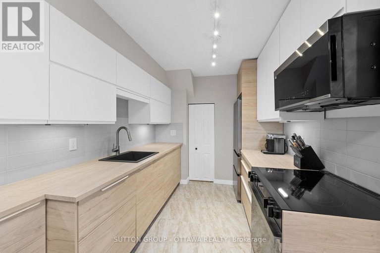 29110852/b-3-banner-road/sheahan-estatestrend-village/ottawa/ontario/K2H8T3_13