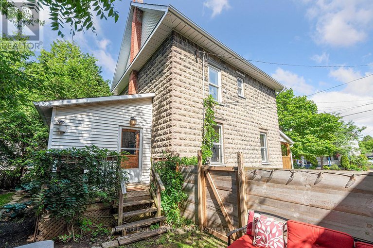 28631022/6-foster-avenue/smiths-falls/smiths-falls/ontario/K7A1K1_32
