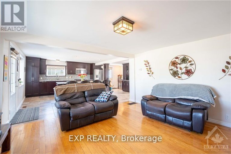 28509476/50-victoria-street-e/alexandria/north-glengarry/ontario/K0C1A0_11