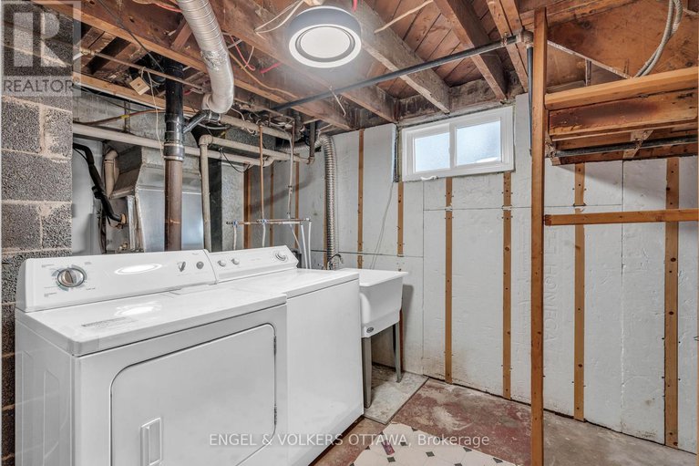 28177726/141-crerar-avenue/carlington/ottawa/ontario/K1Z7P4_25