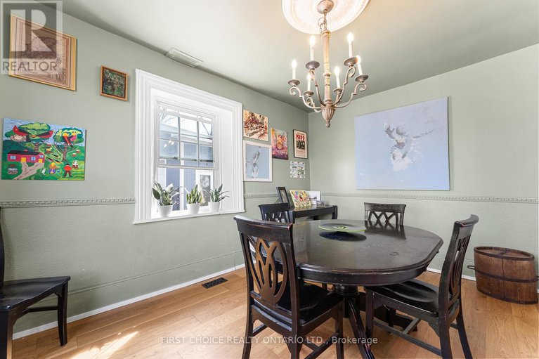 28543961/8-campbell-reid-court/rural-kanata-central/ottawa/ontario/K2K1X7_12