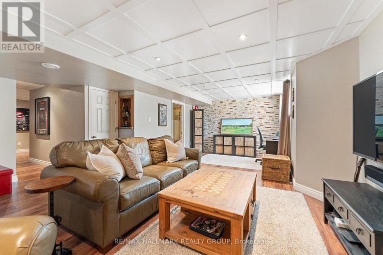 28460424/182-felicity-crescent/mer-bleuebradley-estatesanderson-park/ottawa/ontario/K1W0C2_35