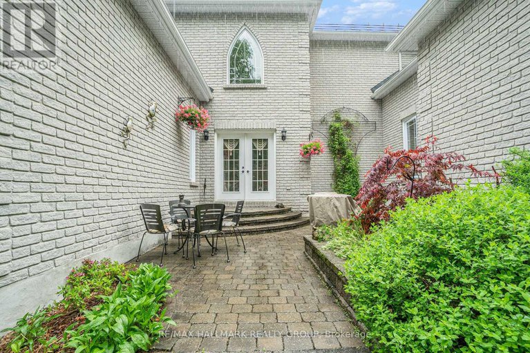 28466129/1340-georges-vanier-drive/cumberland-ridge/ottawa/ontario/K4C1R6_38