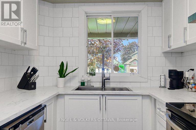 28587086/30-sovereign-avenue/craig-henrywoodvale/ottawa/ontario/K2G4W7_16
