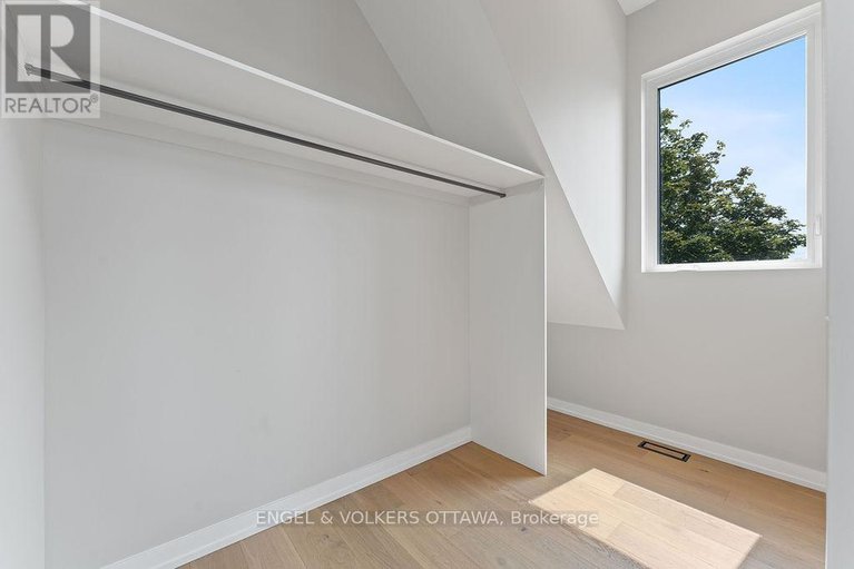 29426173/261-dovercourt-avenue/westborohampton-park/ottawa/ontario/K1Z5P5_32