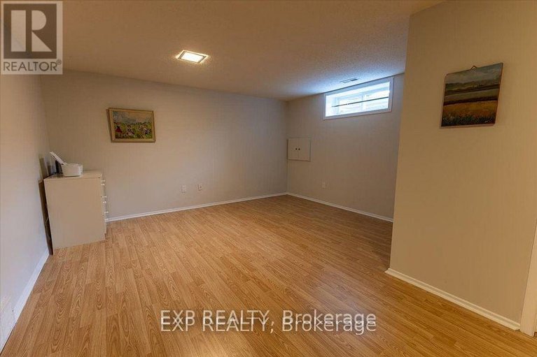 29464156/422-kintyre-private/carleton-square/ottawa/ontario/K2C3M7_26