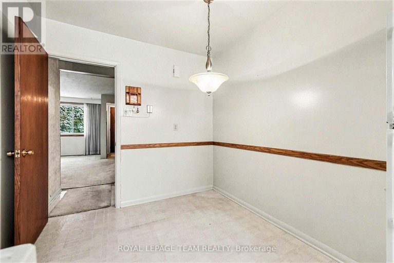 29231549/906-ivanhoe-avenue/queensway-terrace-north/ottawa/ontario/K2B5S5_17