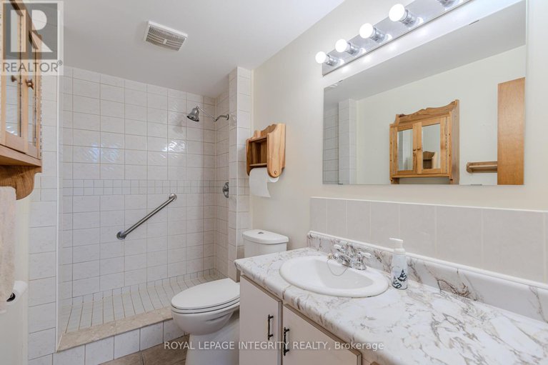 28882629/135-desmond-avenue/glencairnhazeldean/ottawa/ontario/K2L1E8_34