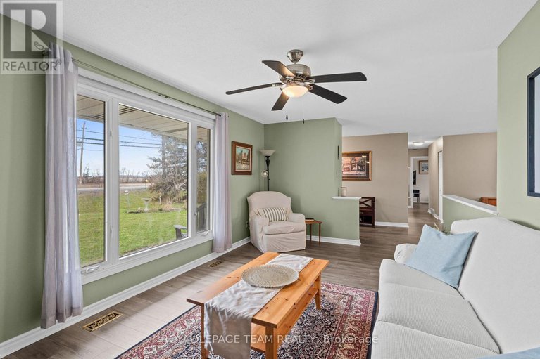 28656808/6481-rideau-valley-drive-n/manotick-south-to-roger-stevens/ottawa/ontario/K4M1B3_9