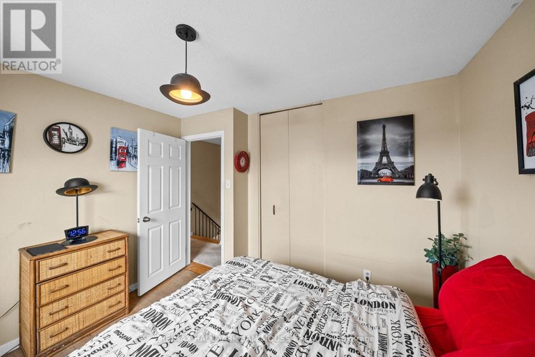 29606720/46-seymour-avenue/borden-farmstewart-farmcarleton-heightsparkwood-hills/ottawa/ontario/K2E6P2_31