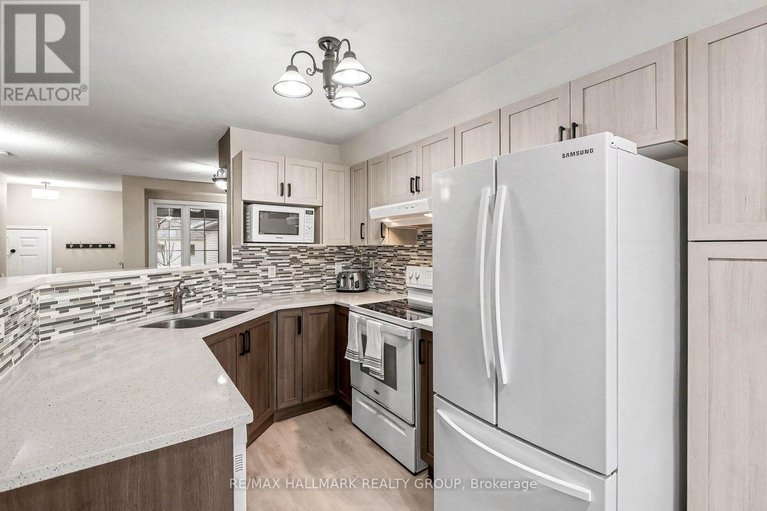29647351/111-ludlowe-street/fallingbrookgardenway-south/ottawa/ontario/K4A5C2_11