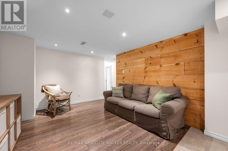 29640984/2052-valley-drive/elmvale-acresurbandale/ottawa/ontario/K1G2P4_24