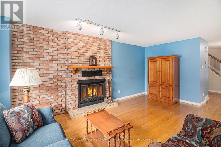 29117518/1642-prestwick-drive/queenswood-heights-south/ottawa/ontario/K1E2Y1_8