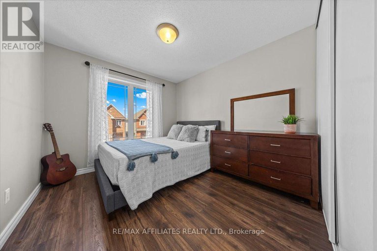 28378372/119-silvermoon-crescent/avalon-east/ottawa/ontario/K4A0P5_28