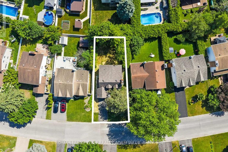 28517736/1205-st-moritz-court/convent-glen-north/ottawa/ontario/K1C2B2_35