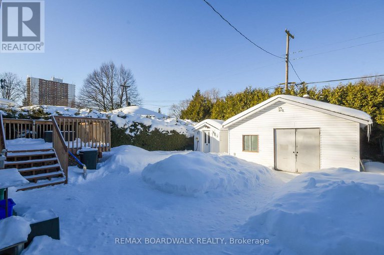 29331899/323-fullerton-avenue/overbrookcastle-heights/ottawa/ontario/K1K1K2_3