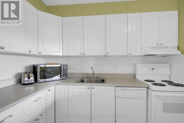28350117/306-20-chesterton-drive/borden-farmstewart-farmcarleton-heightsparkwood-hills/ottawa/ontario/K2E6Z7_12