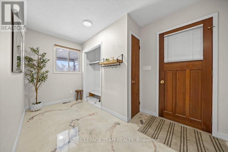 29101307/9161-county-rd-6-north/augusta-twp/augusta/ontario/K0G1R0_9