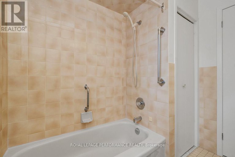 29403056/540-alesther-street/overbrookcastle-heights/ottawa/ontario/K1K1J3_27