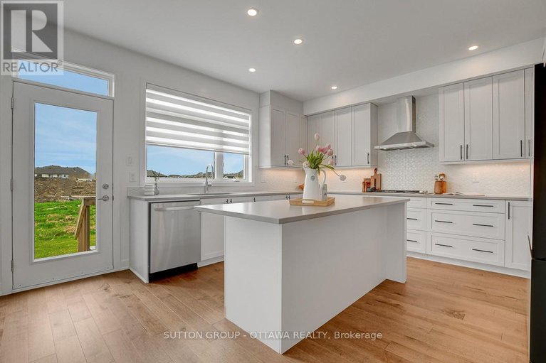 28317533/908-duxbury-lane/riverside-southgloucester-glen/ottawa/ontario/K4M0M3_12