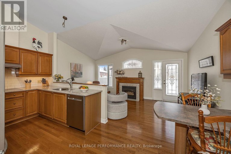 29419207/49-peregrine-crescent/bridlewood/ottawa/ontario/K2M2T2_7