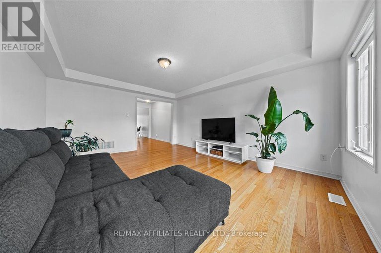 28223631/1028-pampero-crescent/stittsville-north/ottawa/ontario/K2S0N4_13