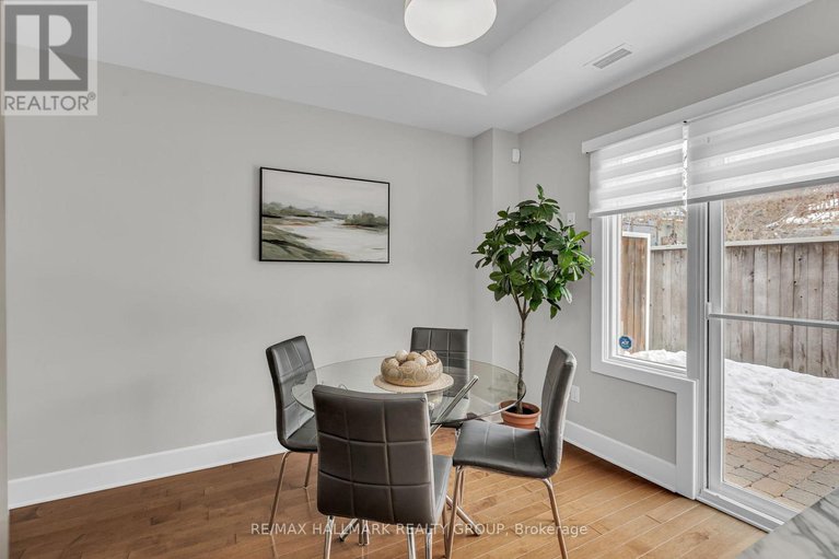 28335496/b301-124-guigues-avenue/lower-townbyward-market/ottawa/ontario/K1N5H7_14