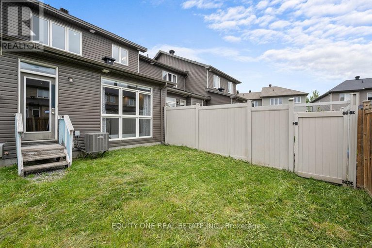 28348063/704-brian-good-avenue/riverside-southgloucester-glen/ottawa/ontario/K4M0C1_25