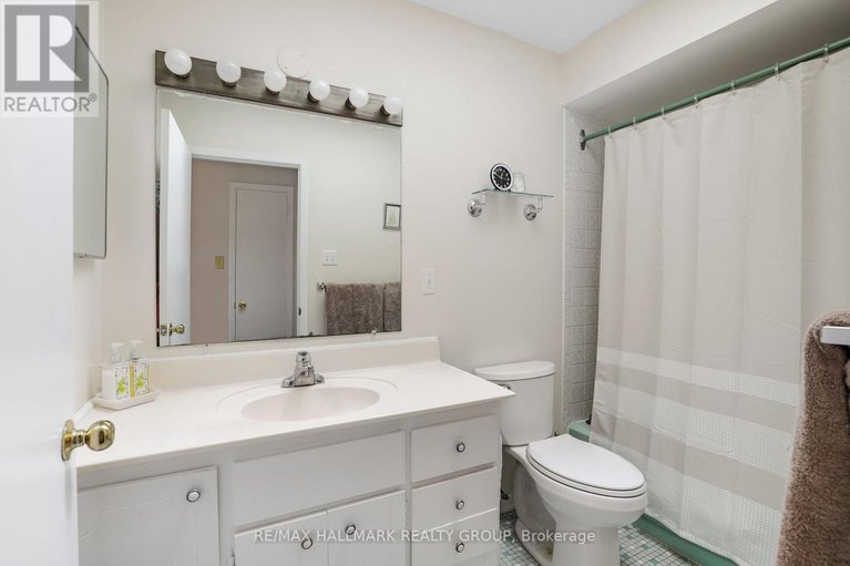 28588248/1307-fairway-drive/manotick-east-to-manotick-station/ottawa/ontario/K4M1B3_22
