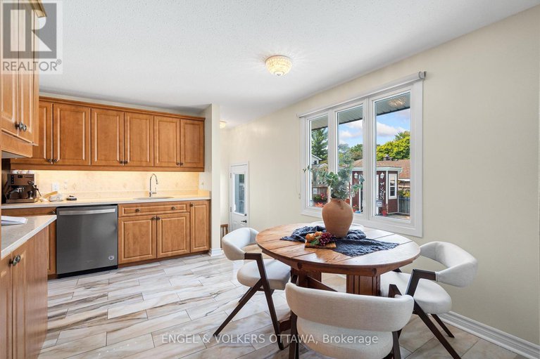 28957862/16-benson-street/borden-farmstewart-farmcarleton-heightsparkwood-hills/ottawa/ontario/K2E5J5_16
