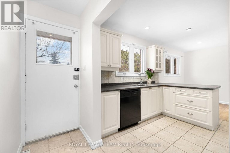 29244449/2358-malone-crescent/queensway-terrace-southridgeview/ottawa/ontario/K2C1L5_22