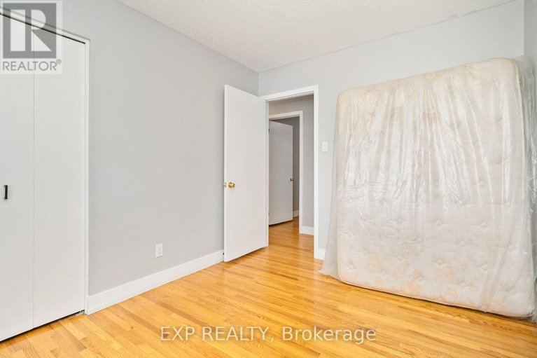 28303908/322-galloway-drive/bilberry-creekqueenswood-heights/ottawa/ontario/K1E1W3_18