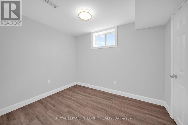28649206/18-sullivan-avenue/meadowlandscrestview/ottawa/ontario/K2G1T3_38