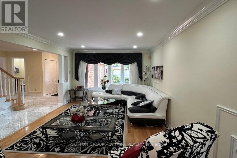 28486818/32-cellini-court-w/hunt-club-park/ottawa/ontario/K1G5K3_9