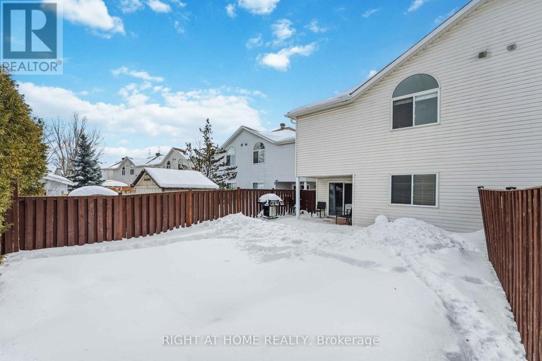 29403444/4-castle-glen-crescent/glencairnhazeldean/ottawa/ontario/K2L4H1_34