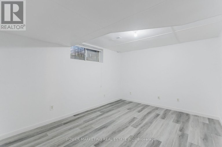 29074509/318-rustic-hills-crescent/springridgeeast-village/ottawa/ontario/K4A5A8_36