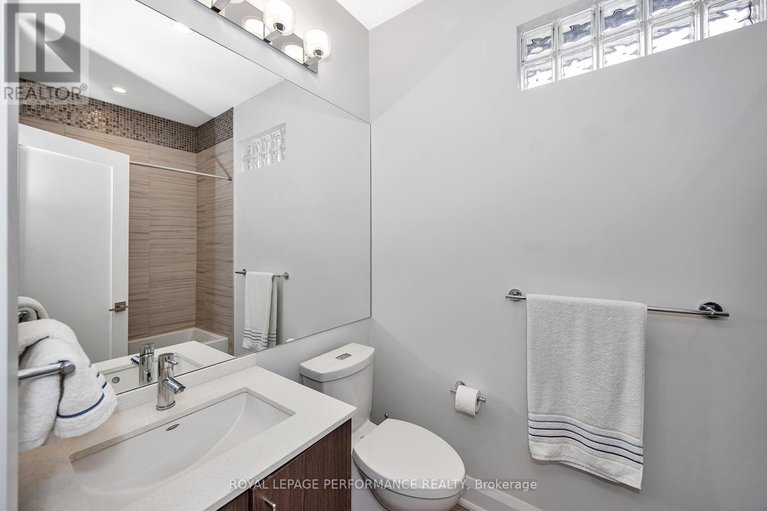 29438323/383-princeton-avenue/mckellarhighland/ottawa/ontario/K2A4E1_29