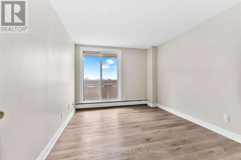 28607992/1003-1171-ambleside-drive/woodroffe/ottawa/ontario/K2B8E1_18