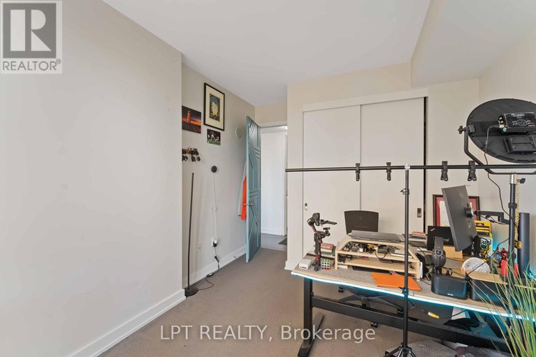 28356042/307-111-champagne-avenue-s/west-centre-town/ottawa/ontario/K1S5V3_25