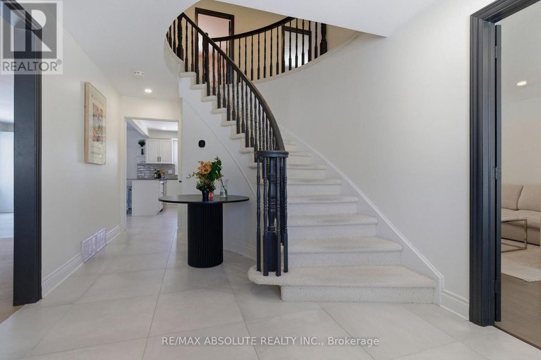 29407947/13-weatherwood-crescent/pineglencountry-place/ottawa/ontario/K2E7C5_4