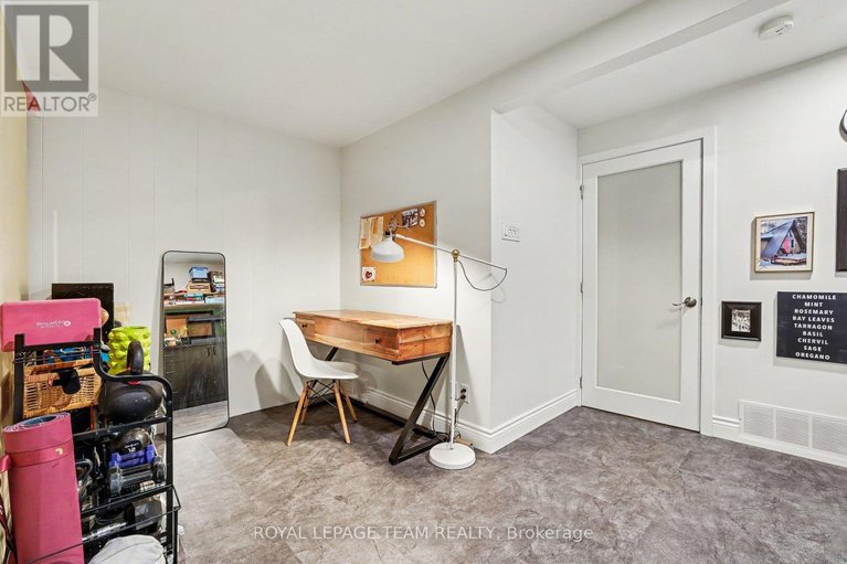 29671016/43-whelan-drive/pheasant-run/ottawa/ontario/K2J2A3_29