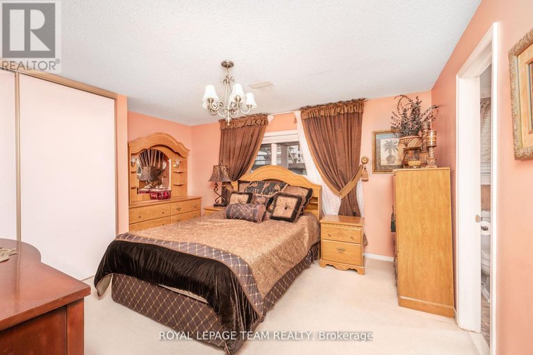 28844441/1100-moffatt-drive/cumberland-ridge/ottawa/ontario/K4C1B7_31