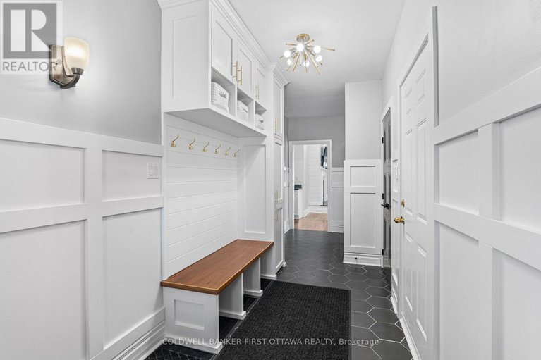28399628/1379-potter-drive/manotick-village-manotick-estates/ottawa/ontario/K4M1C3_24