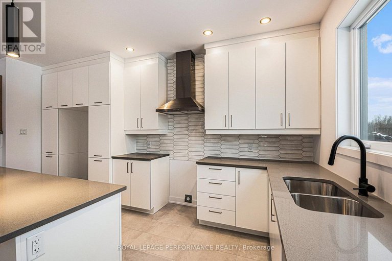 29622305/94-rutile-street/clarencerockland-twp/clarence-rockland/ontario/K4K0M6_10