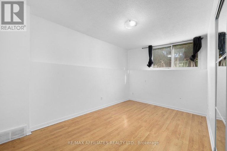 28964086/306-woodfield-drive/tanglewood/ottawa/ontario/K2G3W9_22