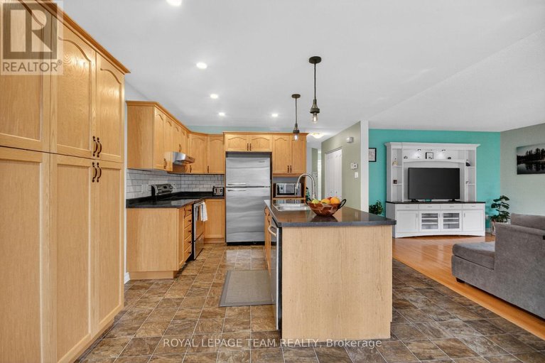 29614412/75-renoir-drive/embrun/russell/ontario/K0A1W0_9